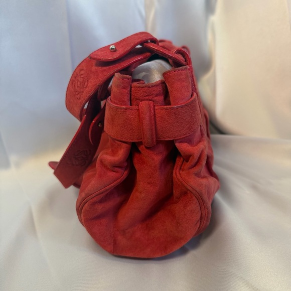 Vintage Loewe Red Suede Bag with Striped Interior - Picture 5 of 11